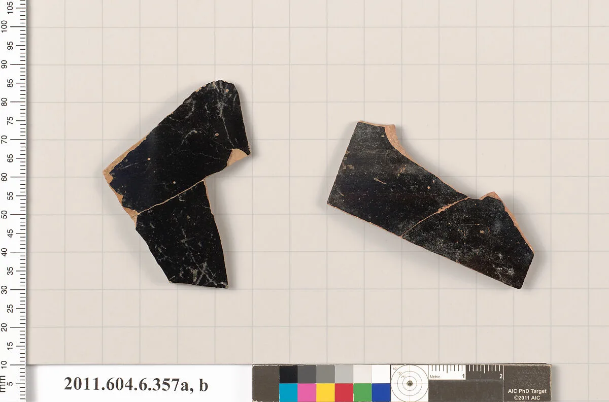 Terracotta fragments of closed shapes — Unknown