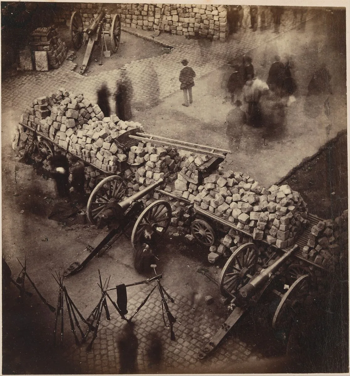 Barricades de la Commune, avril 71. Coin de la place Hotel de Ville & de la rue de Rivoli — Pierre-Ambrose Richebourg