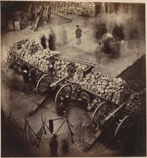 Barricades de la Commune, avril 71. Coin de la place Hotel de Ville & de la rue de Rivoli