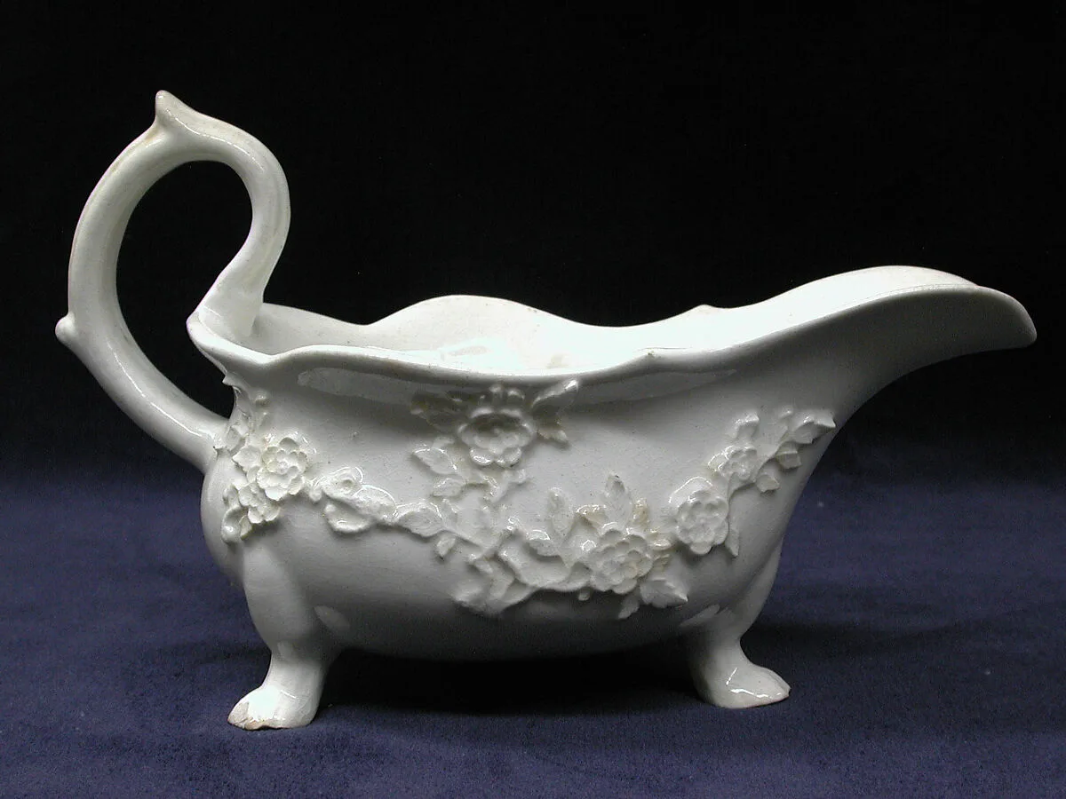 Sauceboat — Bow Porcelain Factory