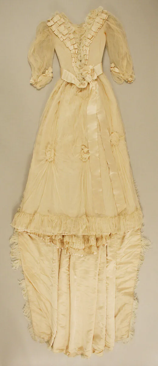 Wedding dress — Unknown