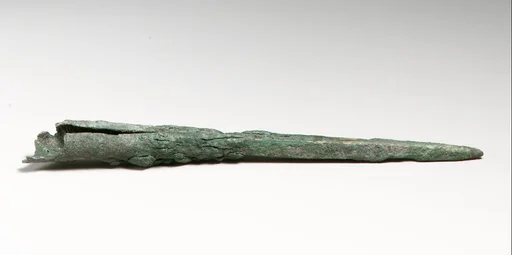 Chisel or awl ?