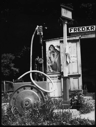 [Roadside Shack with Sign "FRED KRAFT"]