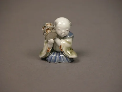 染付色絵囃子唐子形置物|Chinese child with musical instrument