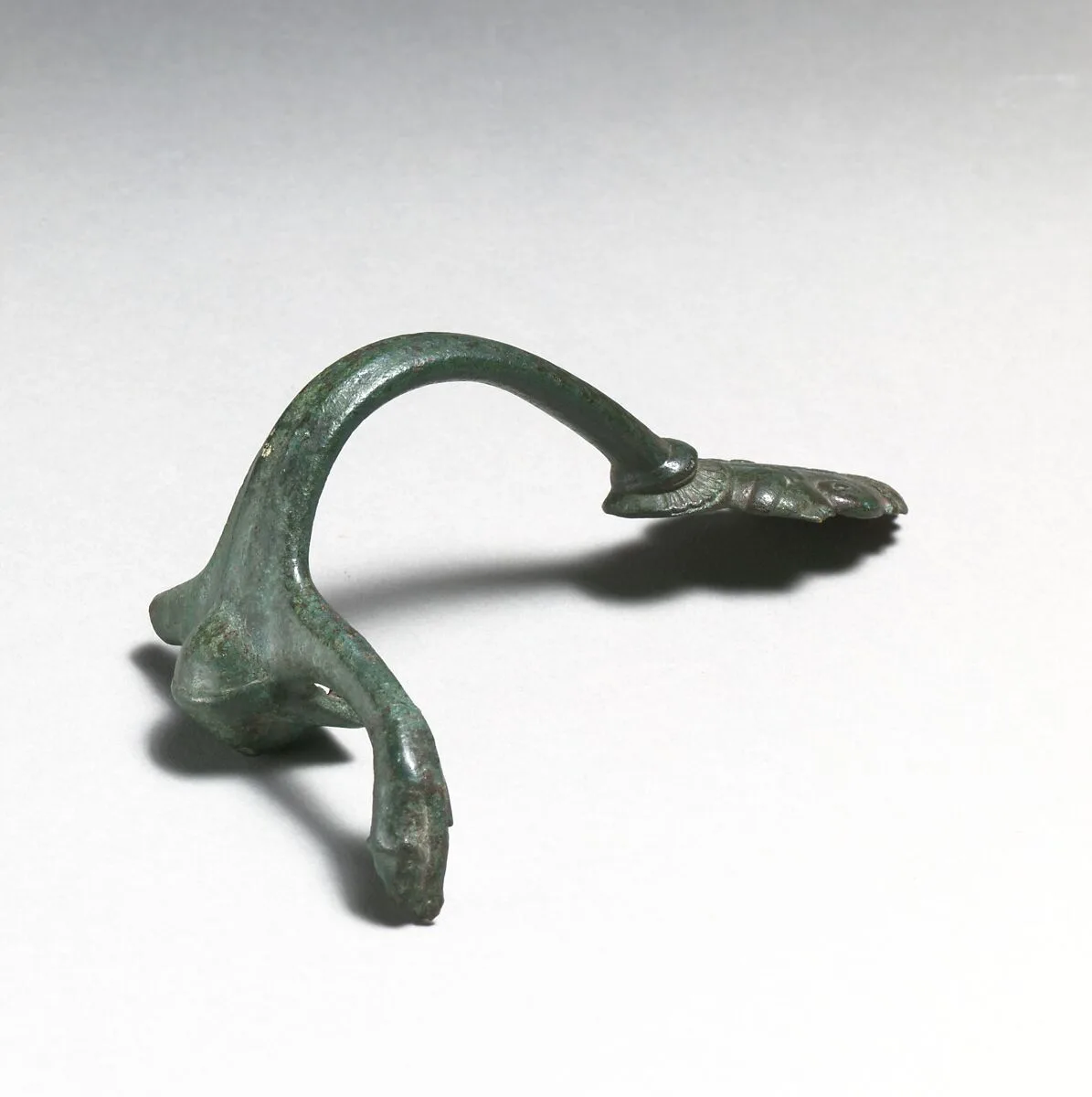 Bronze handle of a vessel — Unknown