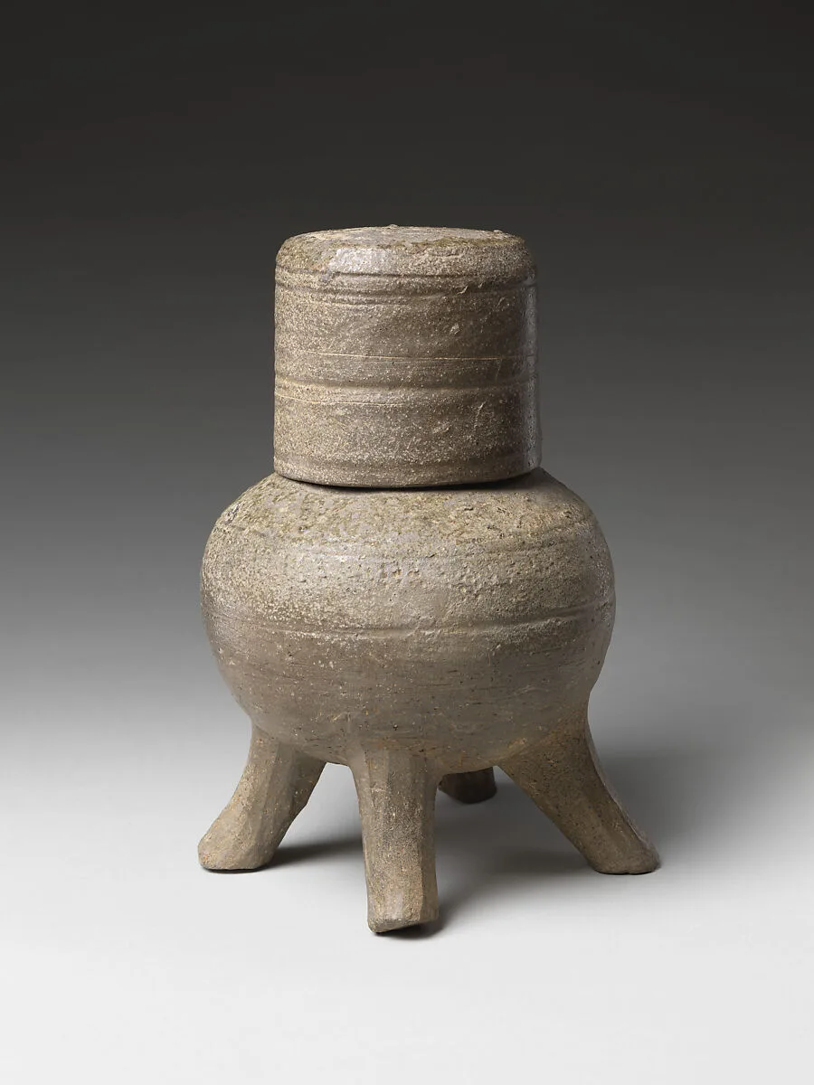 須恵器 有蓋四足壺|Four-Legged Jar with Lid — Unknown