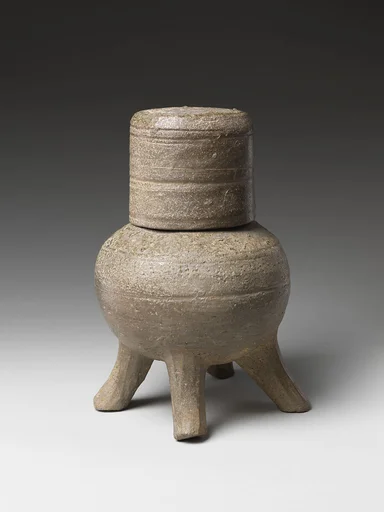 須恵器 有蓋四足壺|Four-Legged Jar with Lid