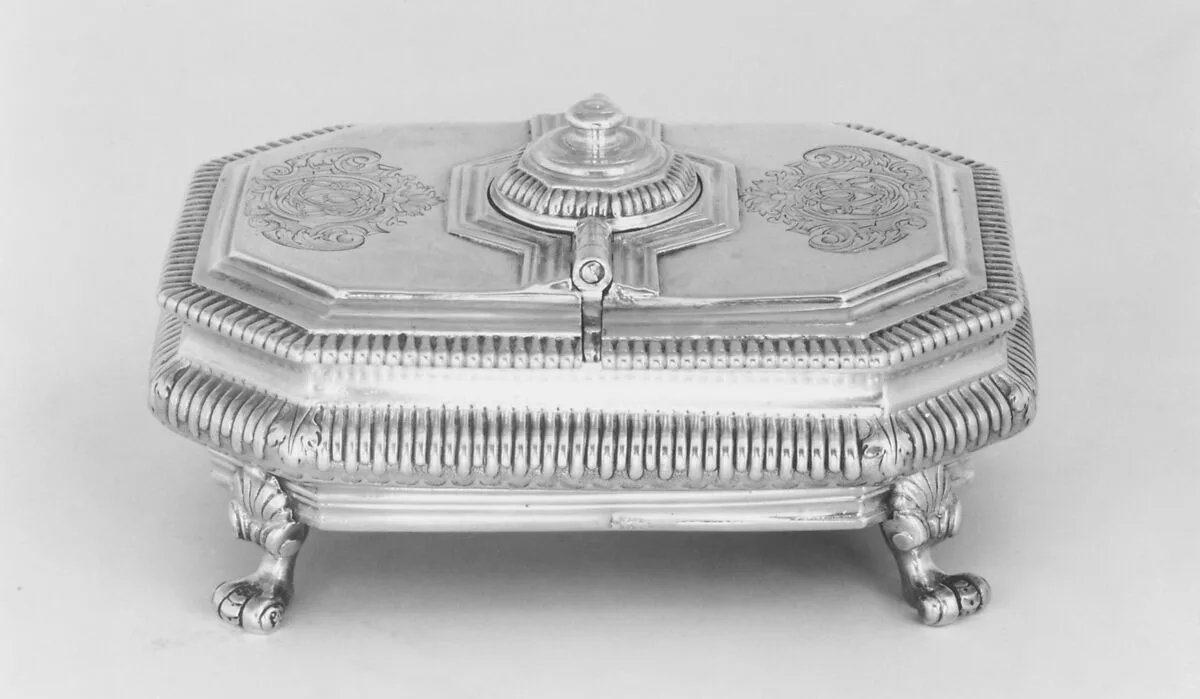 Spice box with grater — Nicolas Mahon