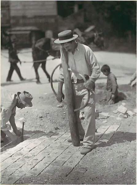 Street Paver — Eugène Atget