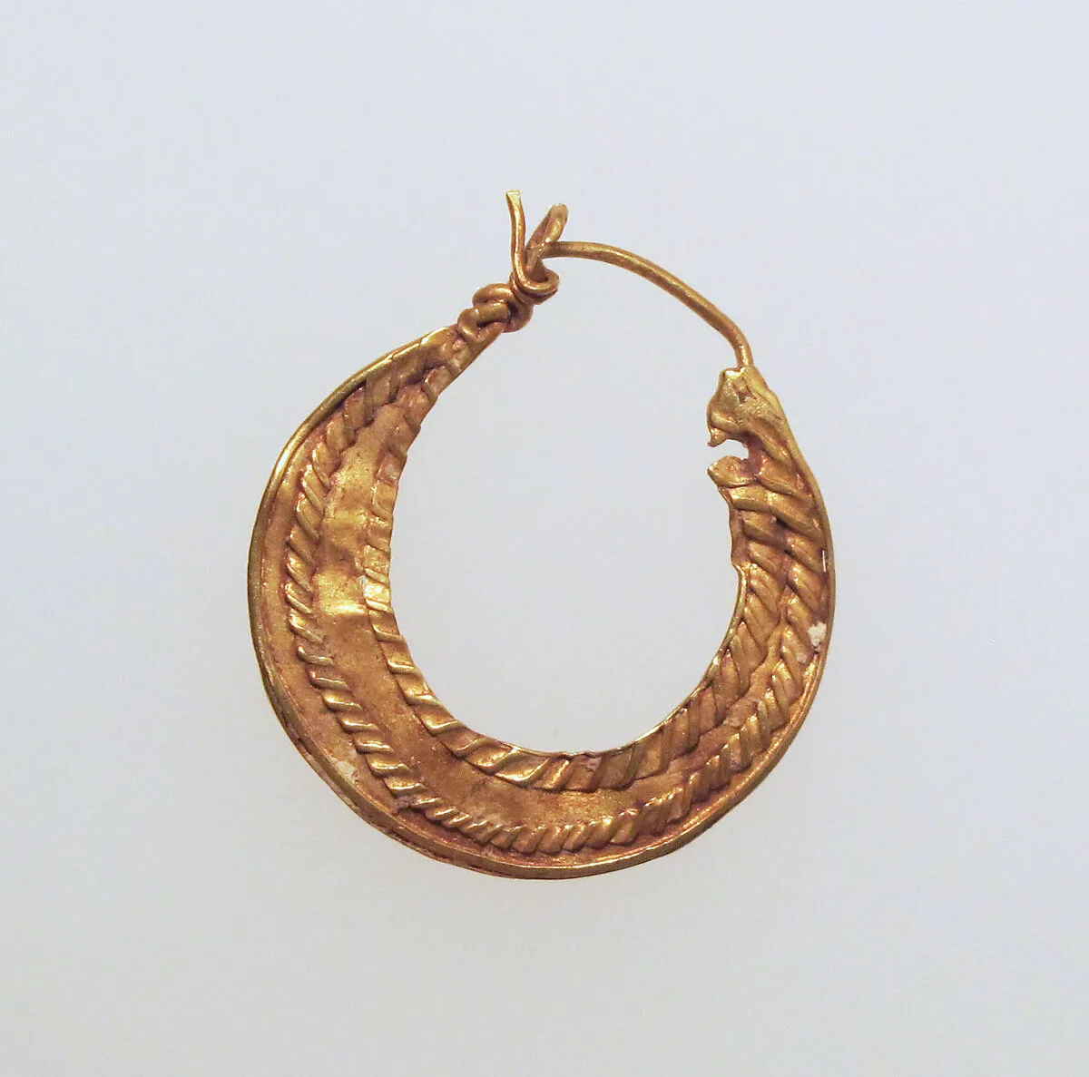 Earring, crescent-shaped, decorated — Unknown