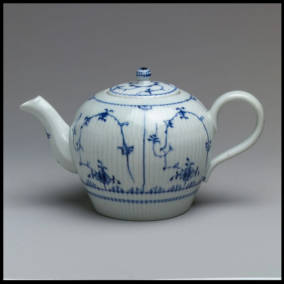 Teapot — Fürstenberg Porcelain Manufactory