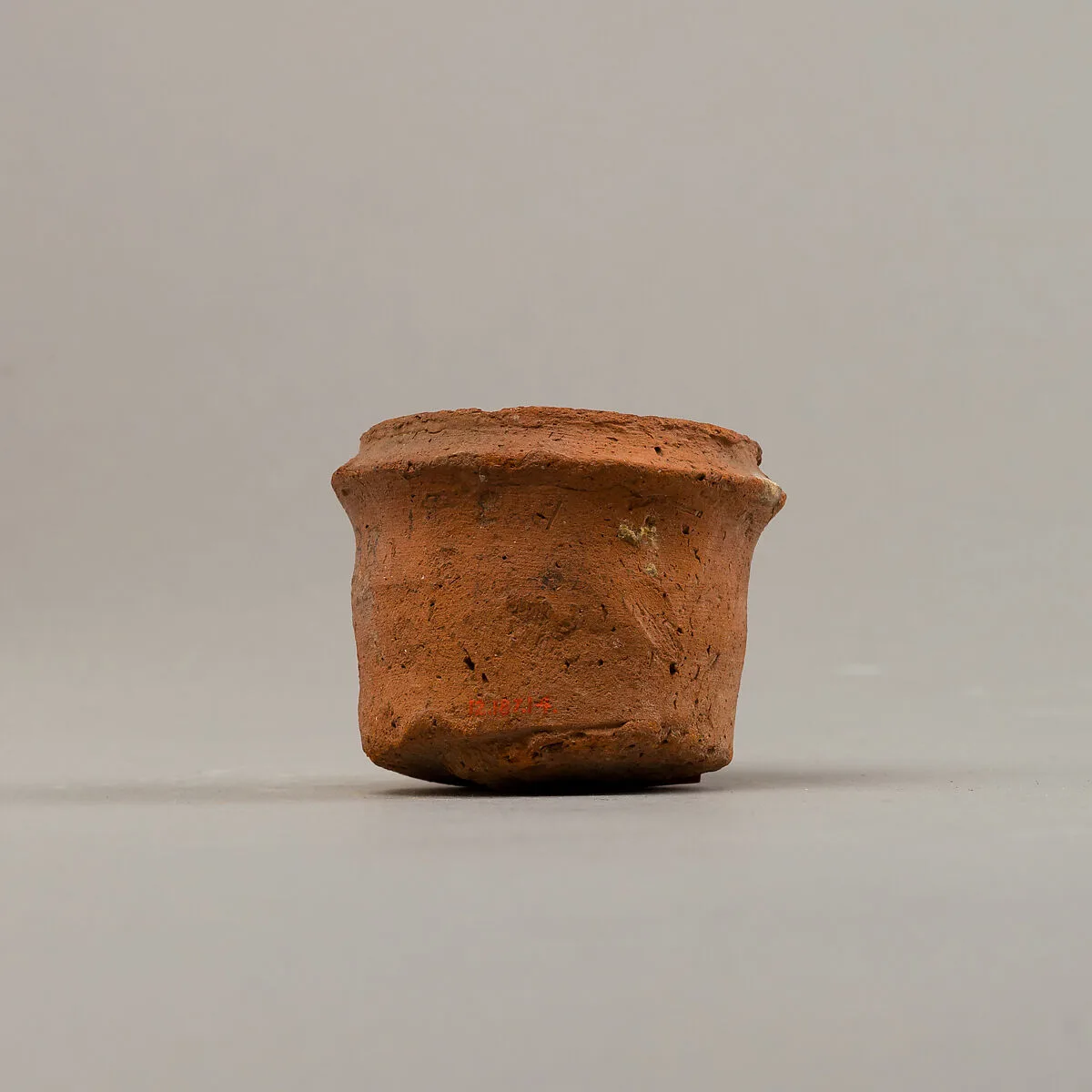 Short cylindrical jar — Unknown