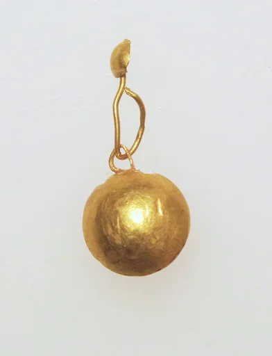 Earring with pendant and disc