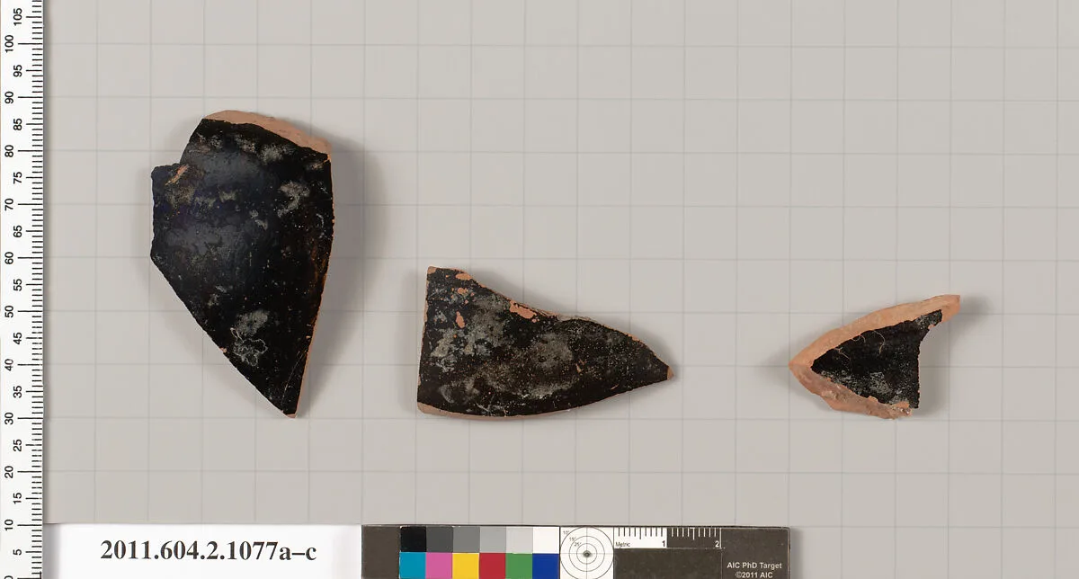 Terracotta fragments of closed shapes — Unknown