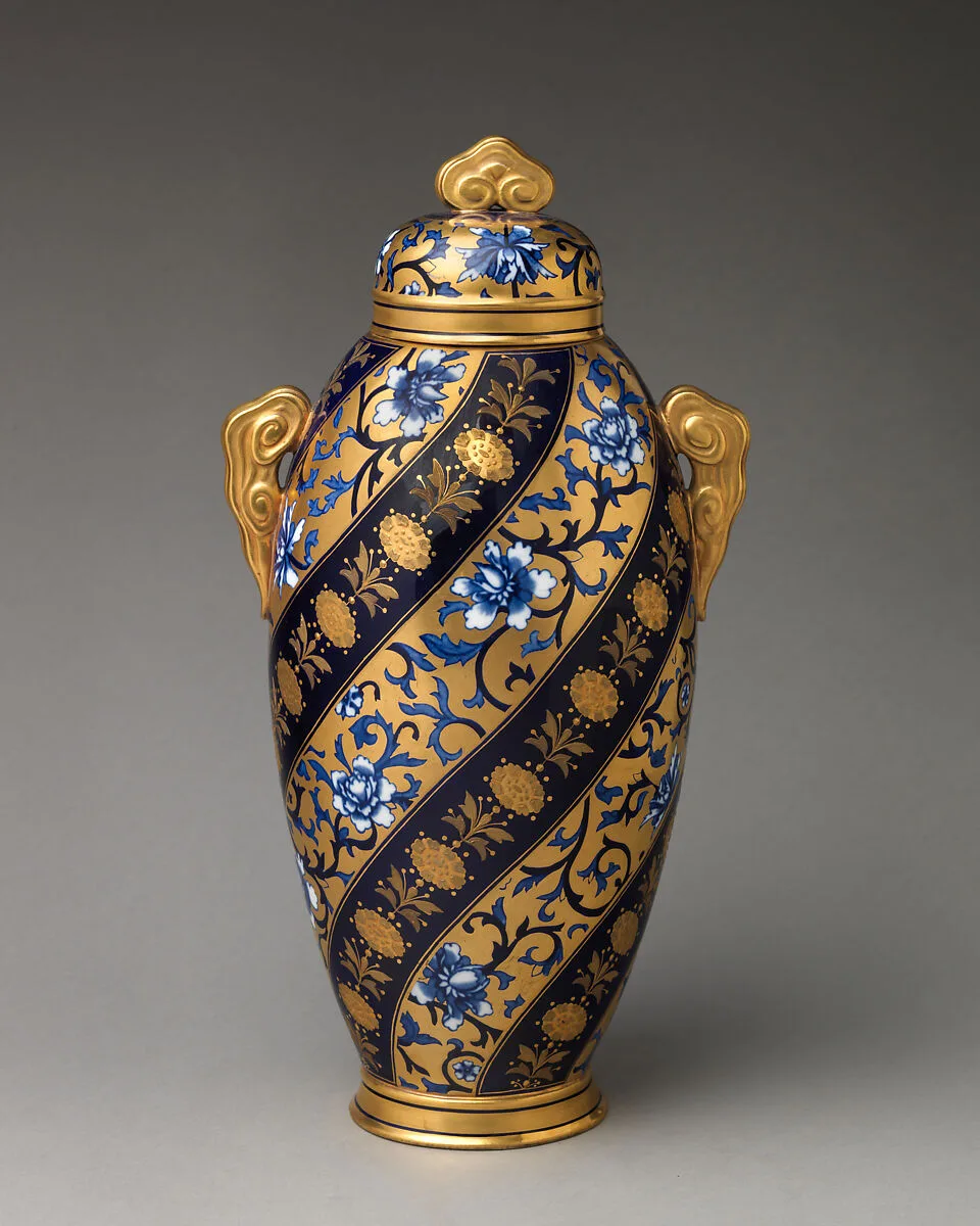Urn with lid — Coalport
