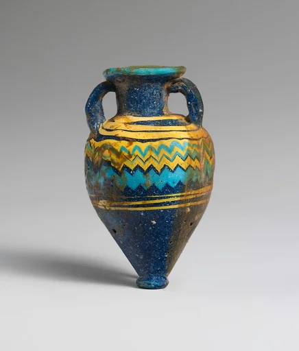 Glass amphoriskos (perfume bottle)