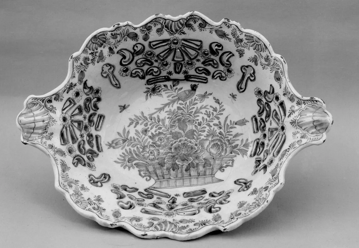 Fruit dish — Hugo Brouwer|The Dreye Porceleyne Flesschen