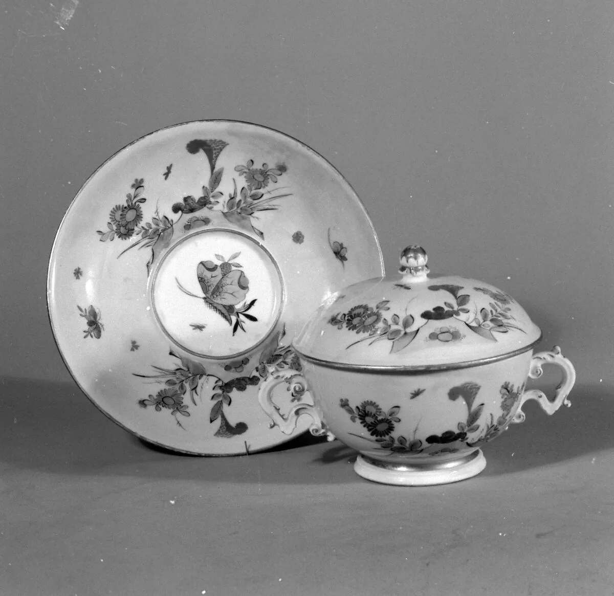 Porringer with cover and stand — Meissen Manufactory
