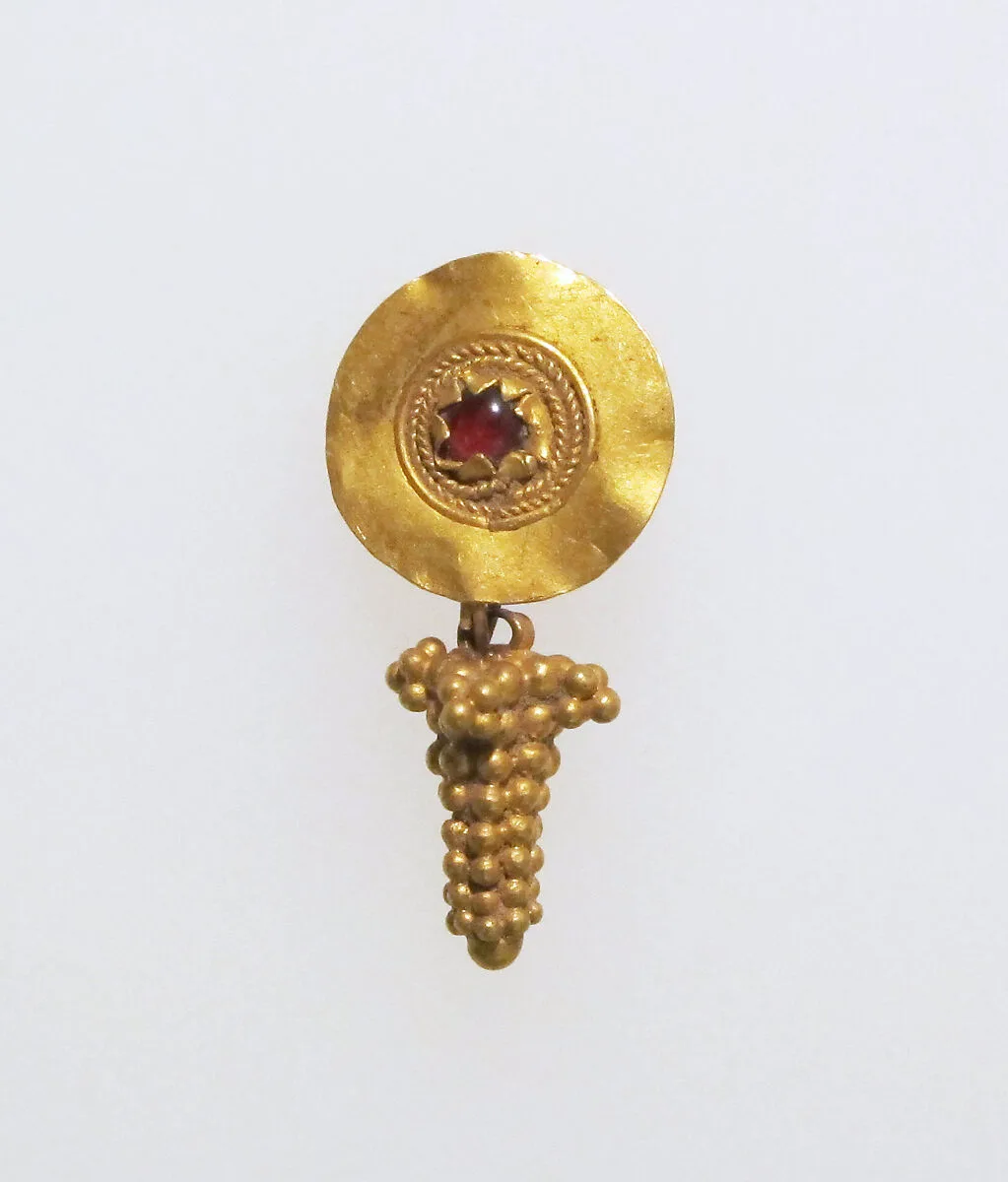 Earring with disc, suspended grapes — Unknown