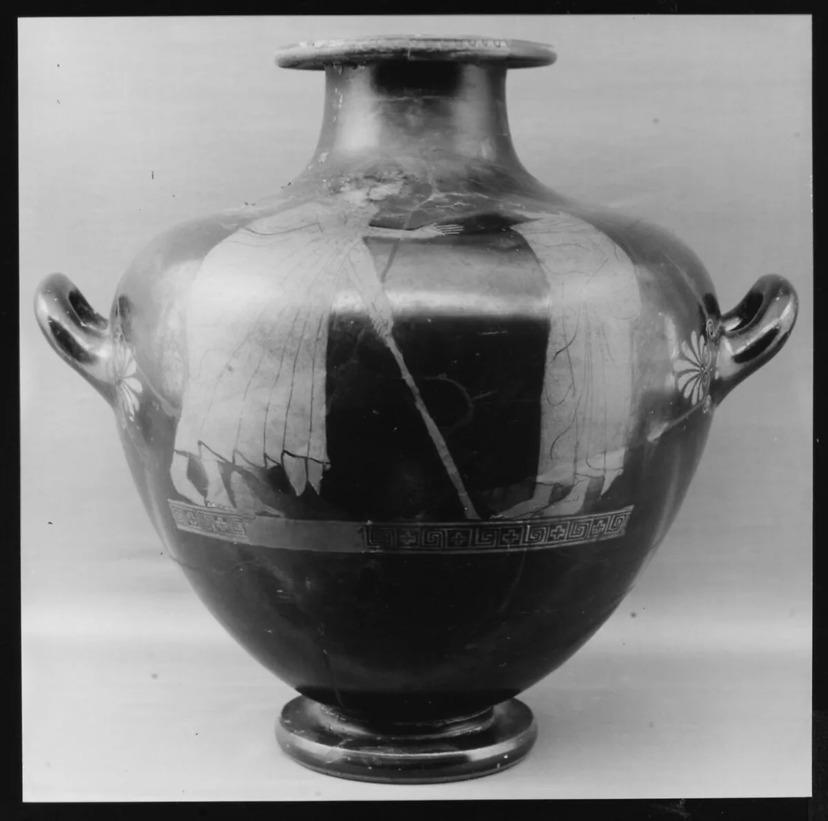 Terracotta hydria: kalpis (water jar) — Syleus Painter