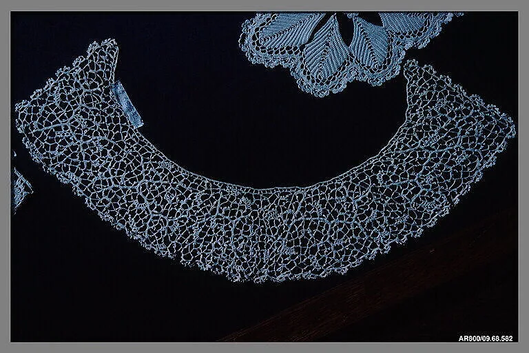 Collar — Unknown