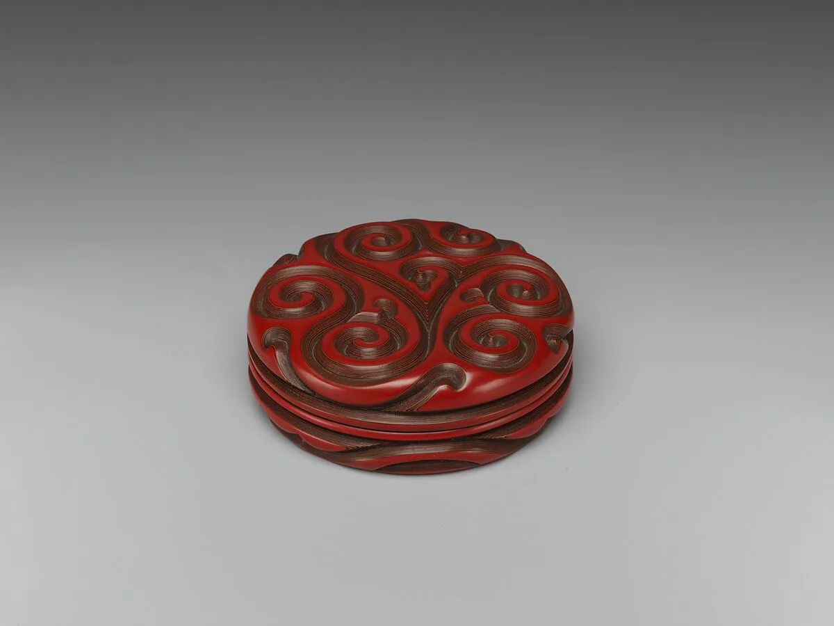 元 朱面剔犀香草紋漆盒|Incense box with “fragrant grass” design — Unknown