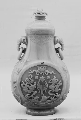 清中期   白玉八寳象耳瓶|Covered Vase