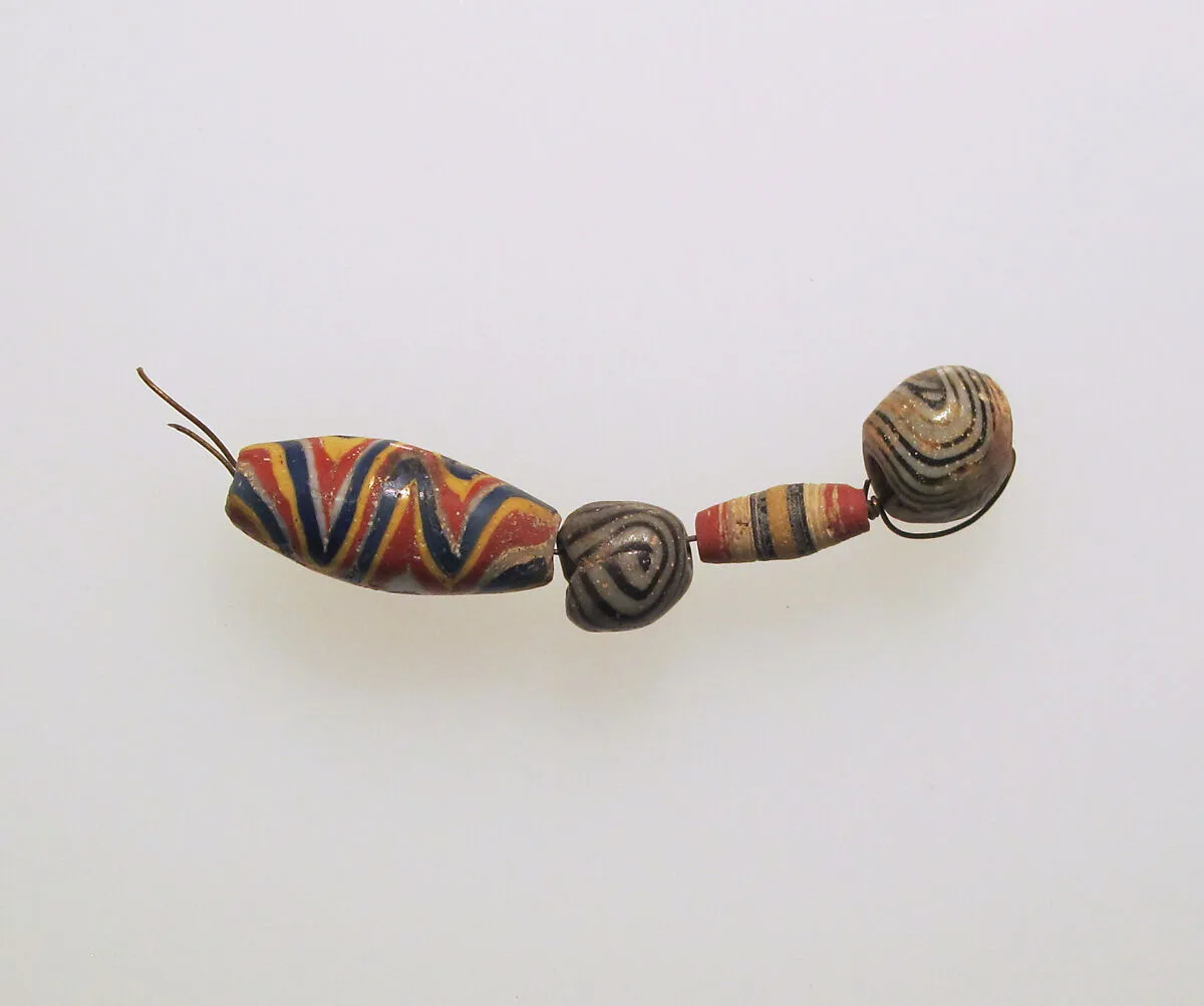 Glass beads — Unknown
