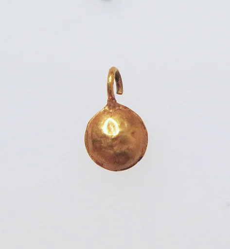 Pendant, lentoid