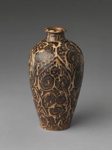 南宋至元  吉州窯如意雲紋磁梅瓶|Bottle with cloud scrolls