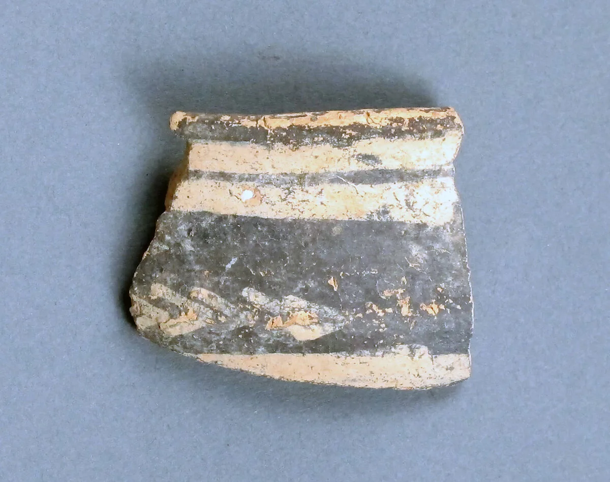 Terracotta rim fragment with linear motifs — Unknown