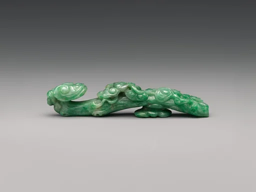 清晚期  螭紋翡翠帶鈎|Garment hook