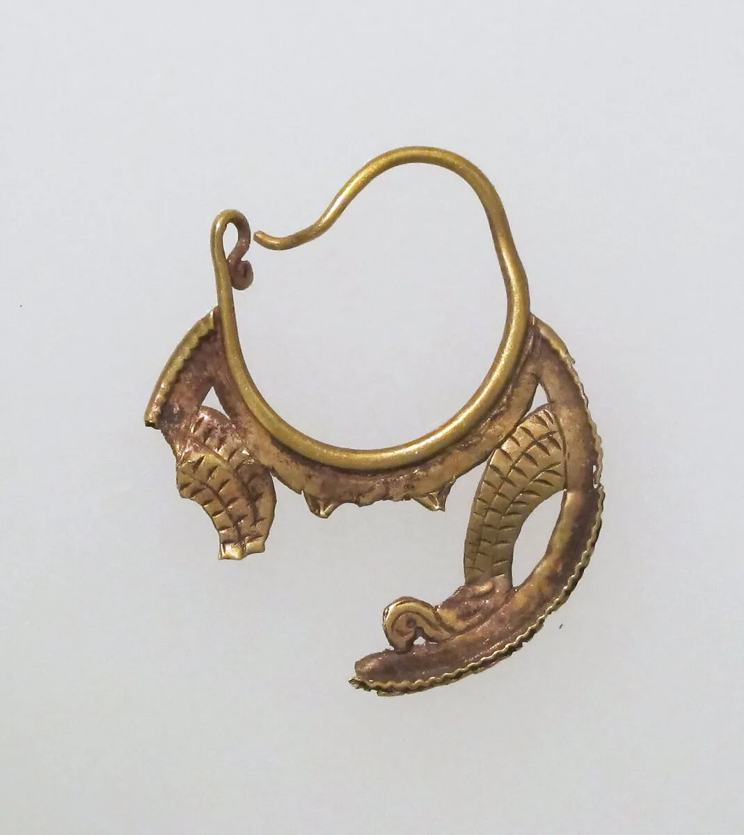 Earring, crescent-shaped, Byzantine style — Unknown