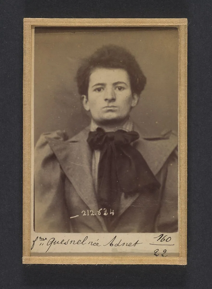 Adnet. Jeanne, Marie. Alphonsine (femme Quesnel). 22 ans, née à Argentan. Couturière. Anarchiste. 8/1/94. — Alphonse Bertillon