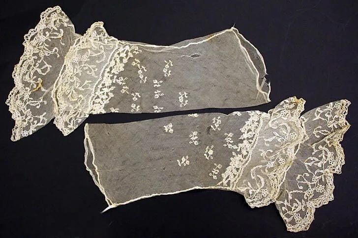 Undersleeves — Unknown