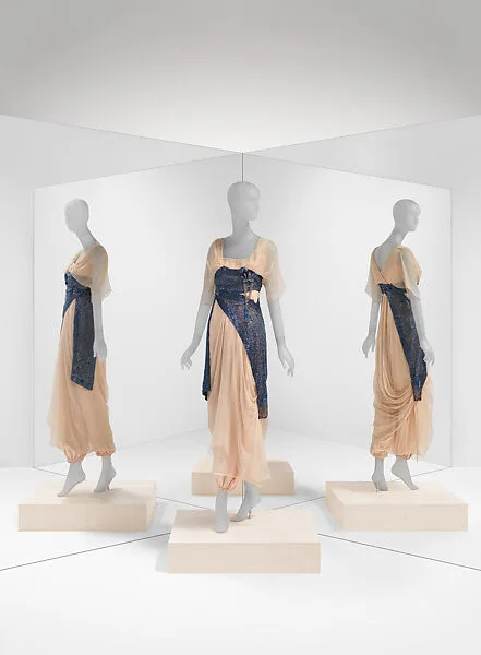 Evening dress — Jeanne Hallée