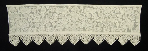 Bed curtain border