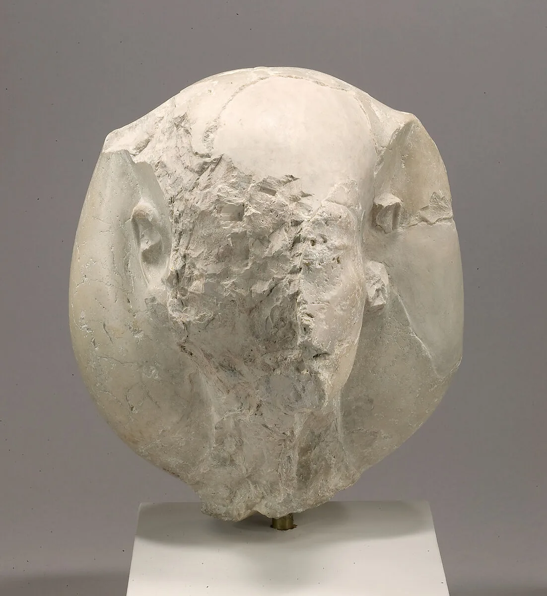 Head of king or queen in Khat headdress — Unknown