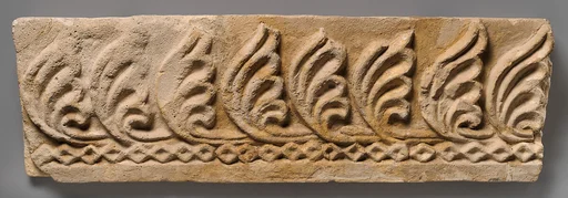 Wall decoration with vegetal and geometric design