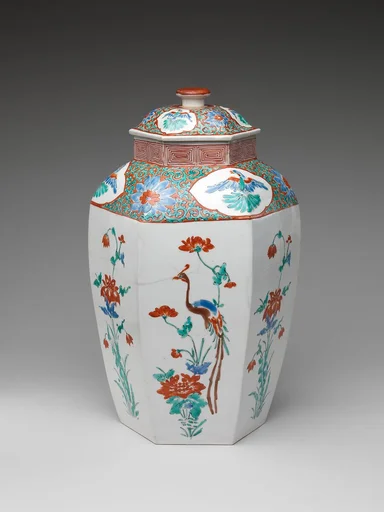 色絵花鳥文八角大壺 有田焼 ・ 柿右衛門様式|Hexagonal Jar with Flower and Bird Decoration (one of a pair)
