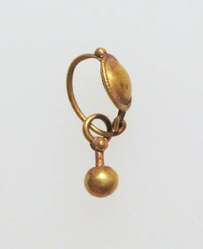 Gold earring with disc and pendant