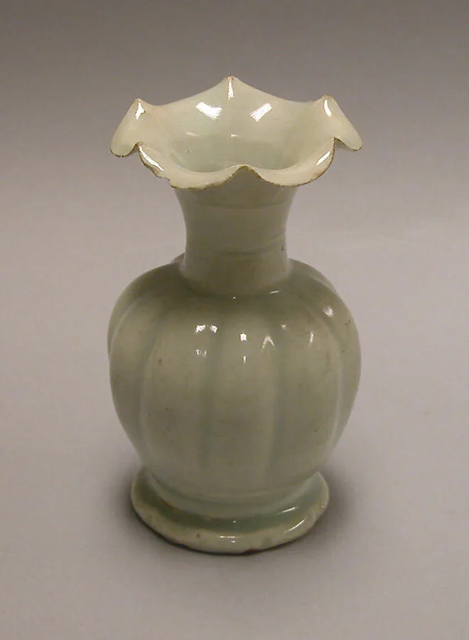 南宋 景德鎮窯青白瓷花口瓶|Vase in the shape of a flower — Unknown