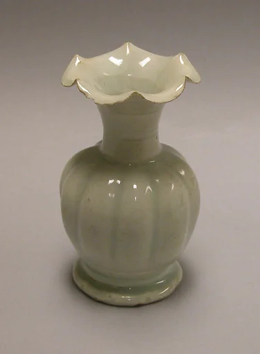 南宋  景德鎮窯青白瓷花口瓶|Vase in the shape of a flower