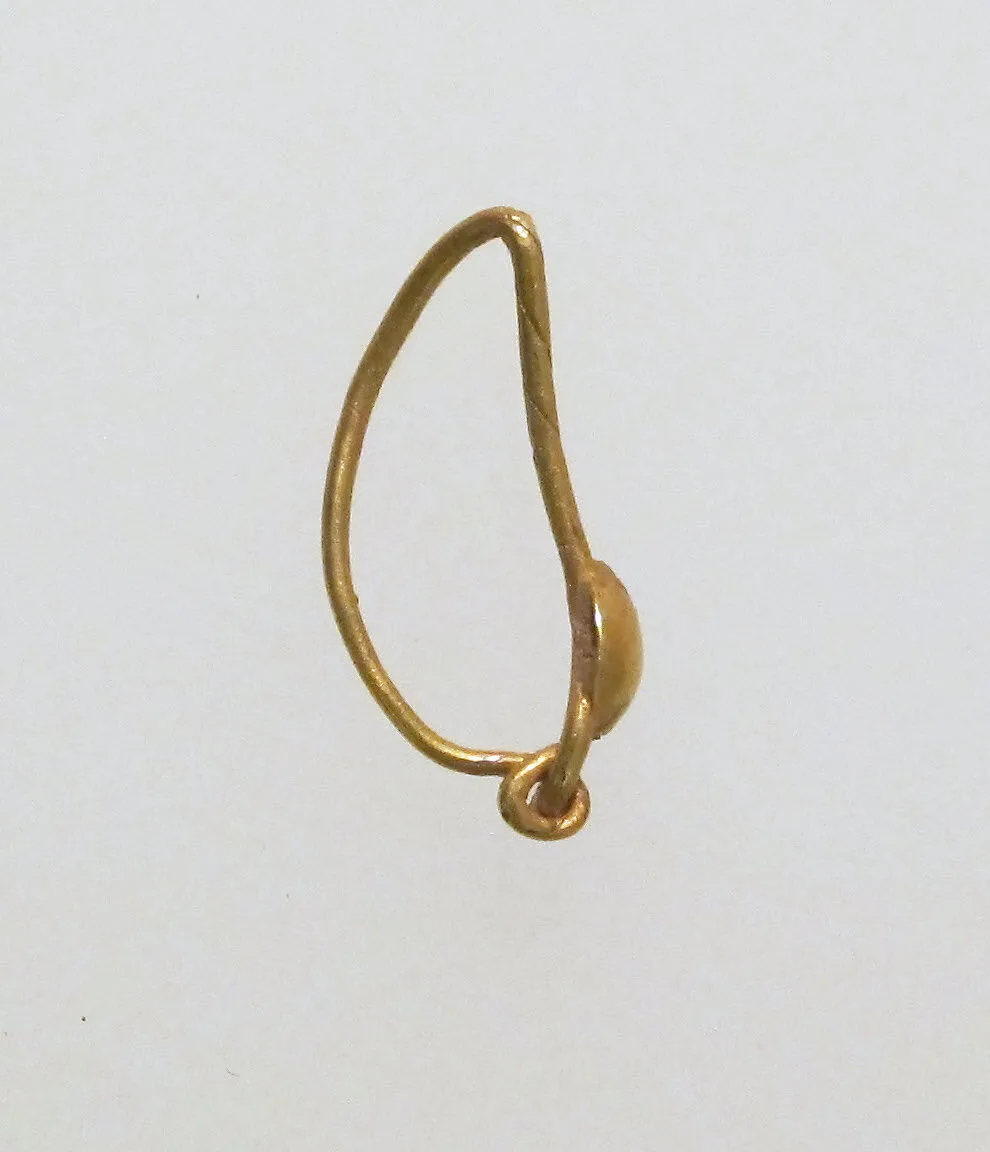 Earring with disc — Unknown