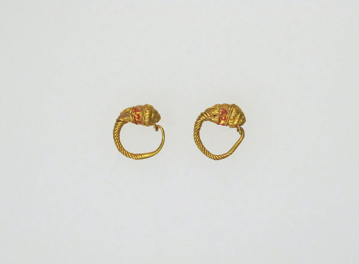 Earring with head of lions — Unknown