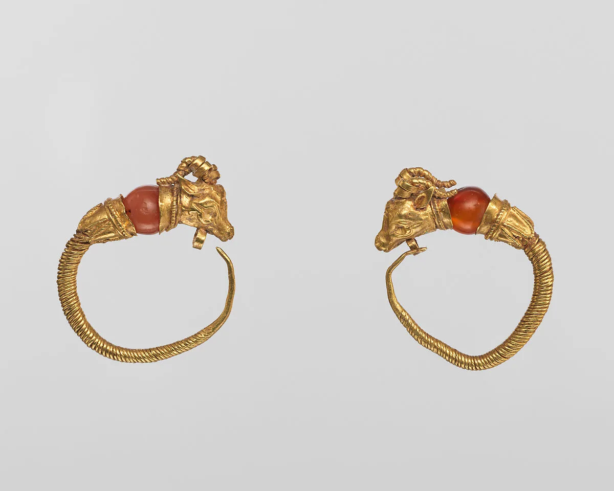 Gold earring with head of a goat — Unknown