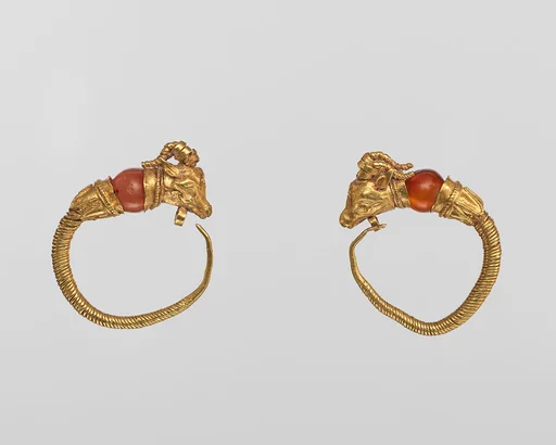 Gold earring with head of a goat