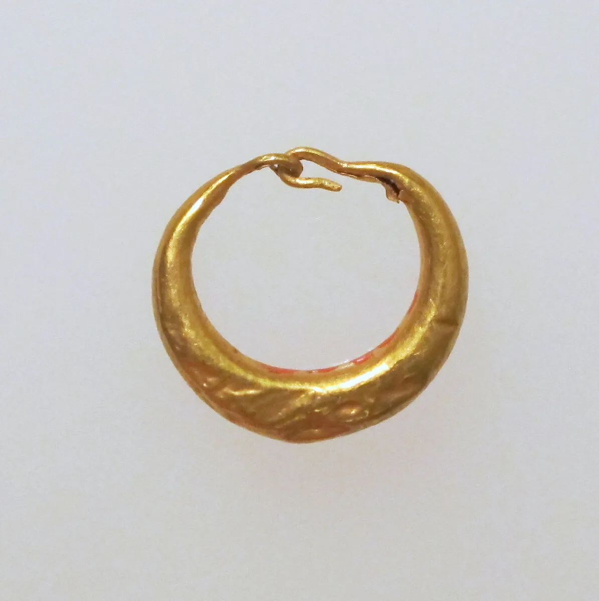 Earring-loop type, plain — Unknown