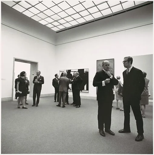[People in the Galleries, Metropolitan Museum of Art]