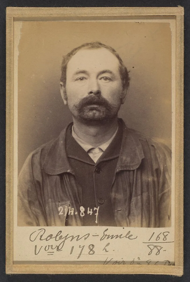 Robyns. Émile. 36 ans, né à Lumone (Belgique). Marchand de Pierres (?). Anarchiste. 28/2/94. — Alphonse Bertillon